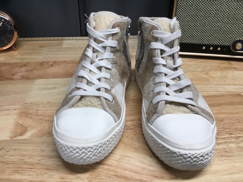 Dolce Vita Veola Plush Sneaker Women's 6.5 White Tan Plaid Fleece Athletic Shoes